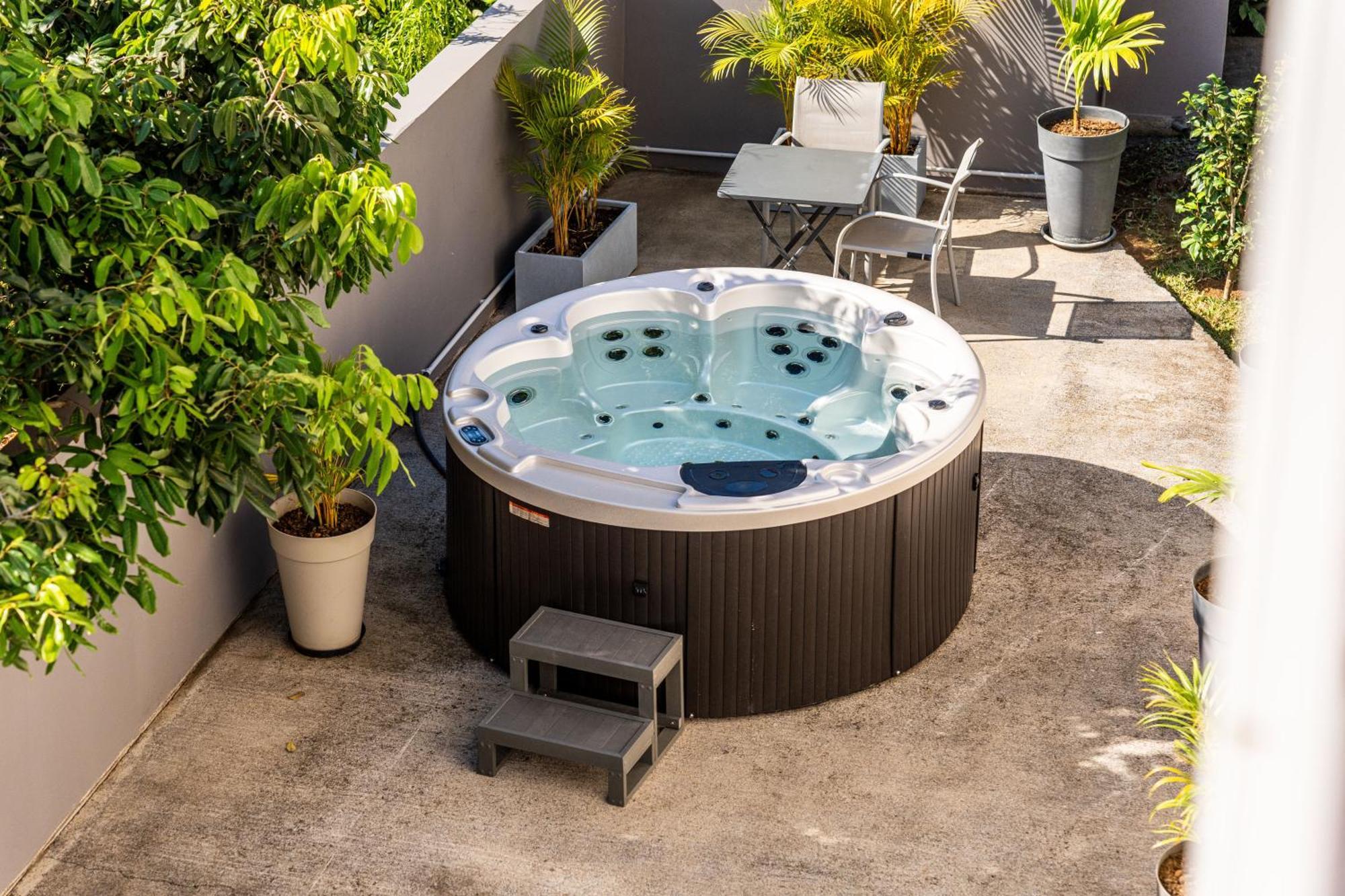 Villa Et Grand Jacuzzi Six Personnes, En Pleine Nature Сен-Жозеф Екстериор снимка