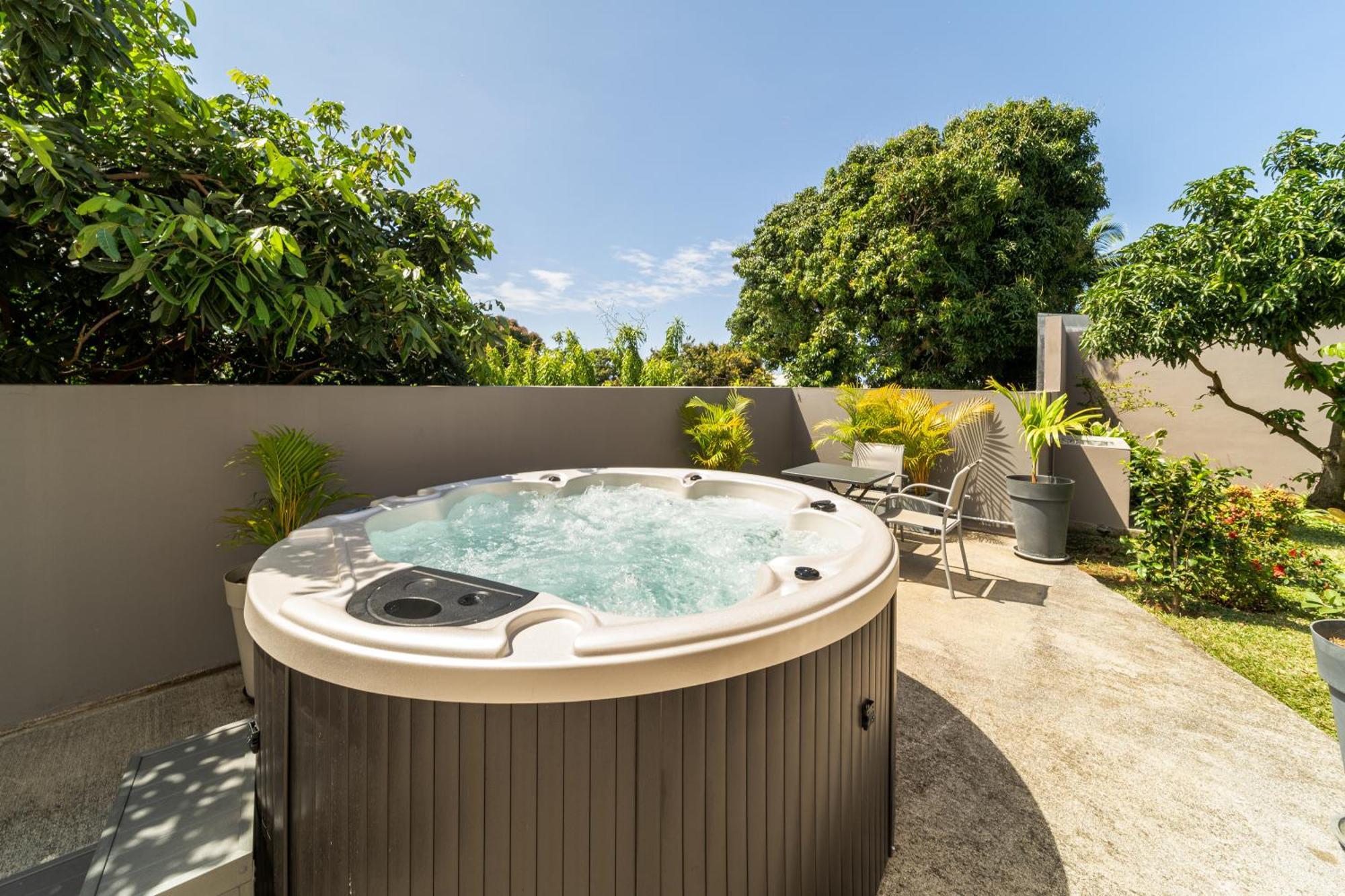 Villa Et Grand Jacuzzi Six Personnes, En Pleine Nature Сен-Жозеф Екстериор снимка
